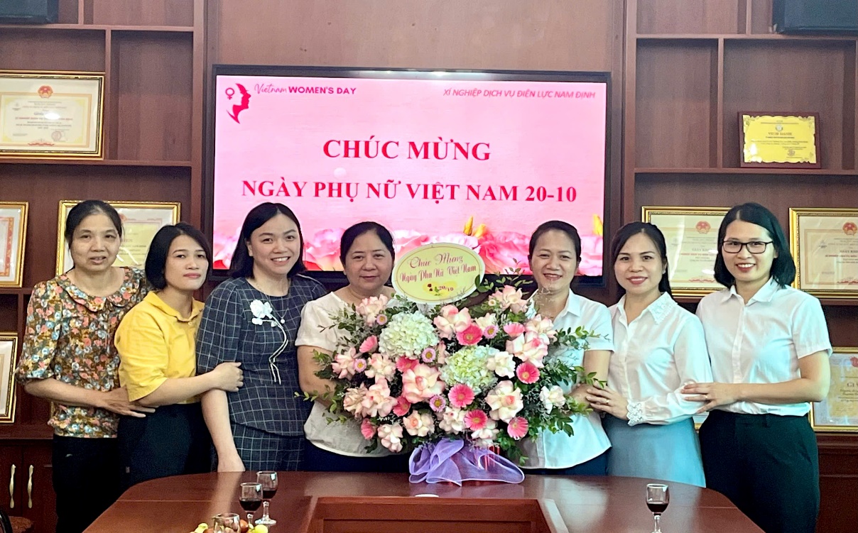  Xí nghiệp Dịch vụ Điện lực Nam Định tổ chức kỷ niệm ngày Phụ nữ Việt Nam 20/10/2024 